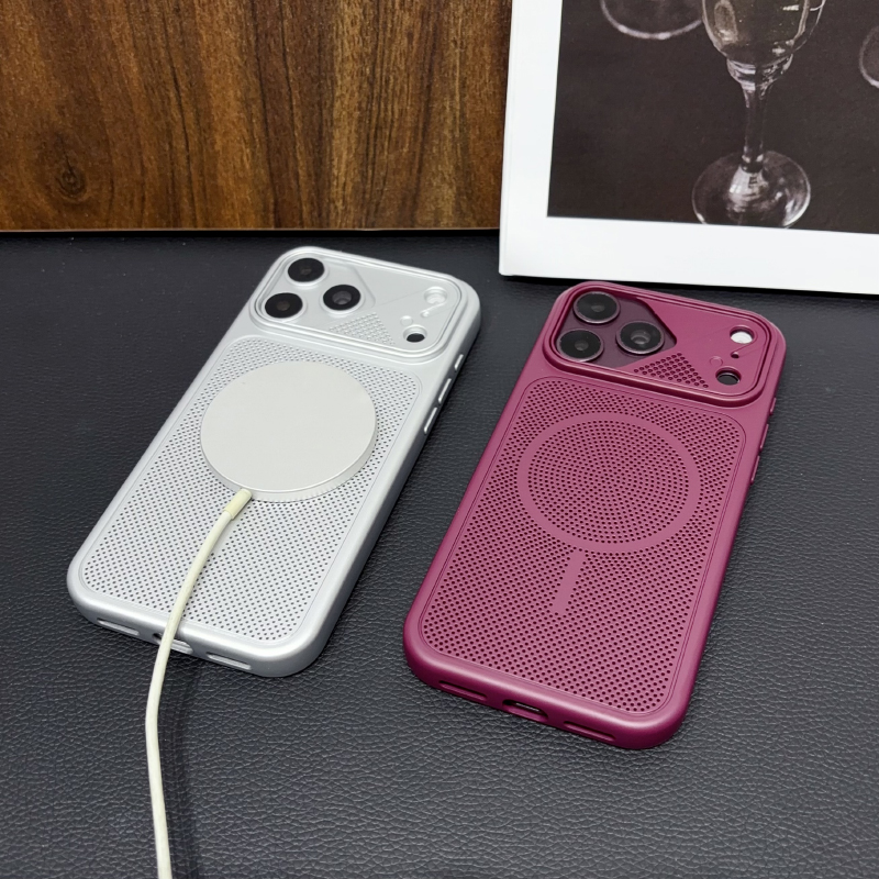 Heat Dissipation Case - MagSafe対応 磁気ワイヤレス充電対応 ソリッドカラーマットソフトTPU+ハードPC 熱放散 耐衝撃 スマホケース