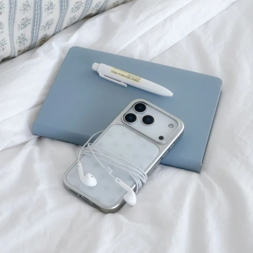 韓国風ミニマリストブルー水玉模様iPhoneケース（iPho - Phone Cases Polka Dot のレビューと価格