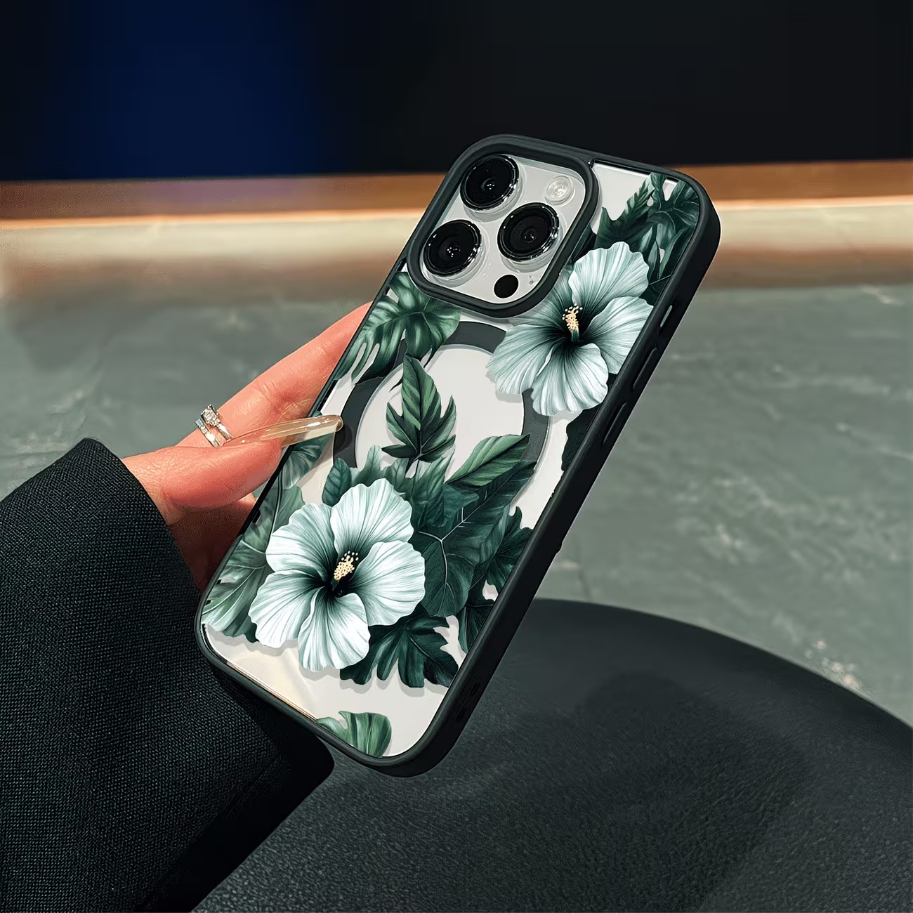グリーンフローラルプリントのiPhoneケース iPhone - Phone Cases Magsafe のレビューと価格