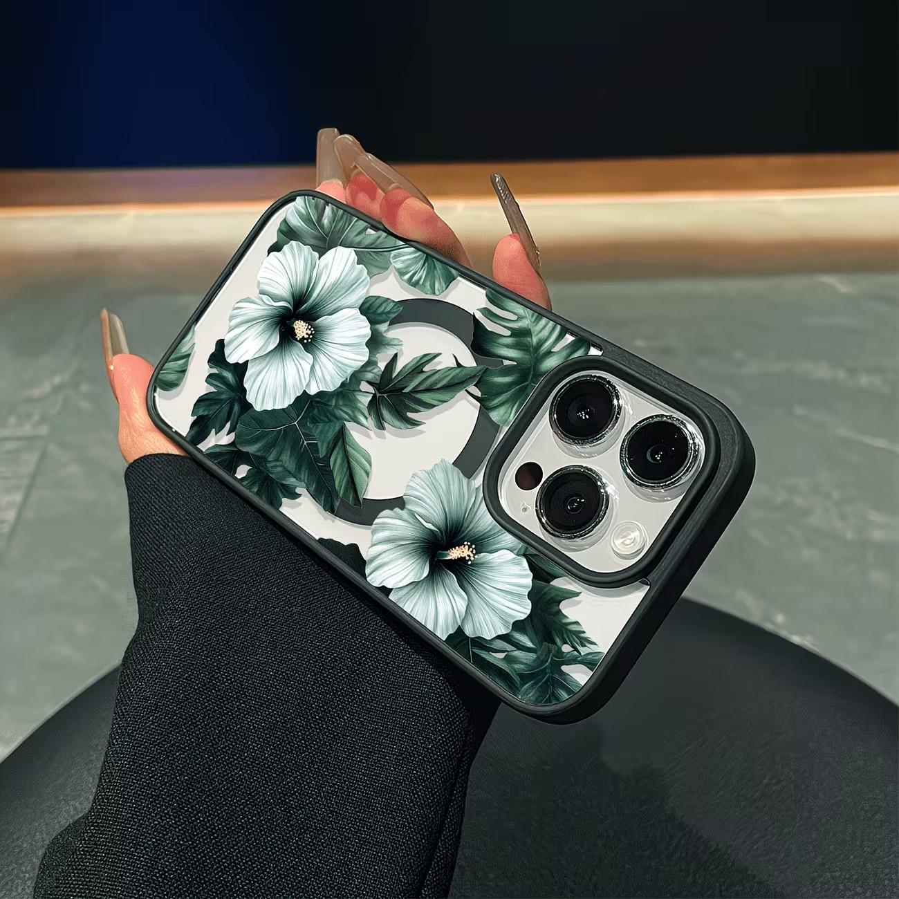 グリーンフローラルプリントのiPhoneケース iPhone - Phone Cases Magsafe のレビューと価格